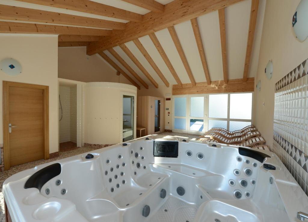 Hotel Garni Maria Monclassico Bagian luar foto